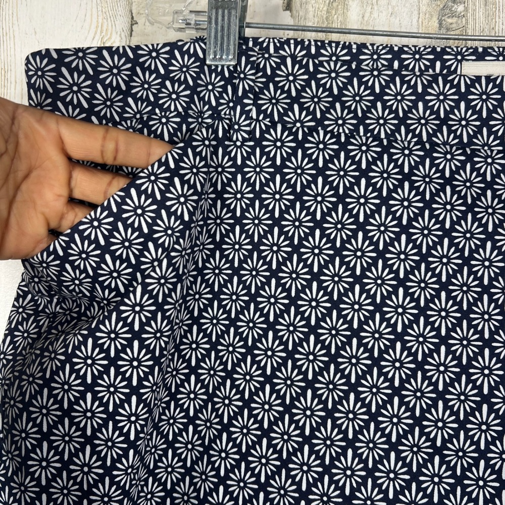 NEW Talbots Skimmer Pants 24W Navy Blue White Floral Daisy Cotton Stretch - Picture 9 of 16